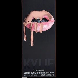 Kylie Cosmetics Makeup - Kylie Lip Kit Kylie Cosmetics Makeup - Kylie Lip Kit